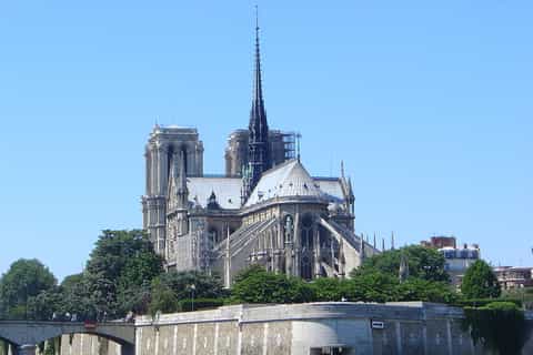Paris: Notre-Dame Walking Tour with Lunch & Boat Cruise
