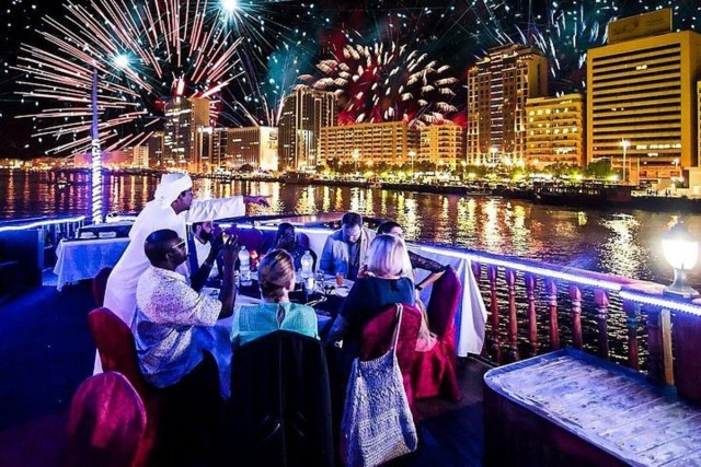 Visit Dubai New Year's Eve Cruise Fireworks and Buffet Dinner in Dubai