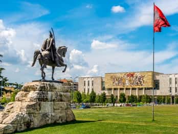 Tirana: Sightseeing-Rundgang Tirana: Sightseeing-Rundgang