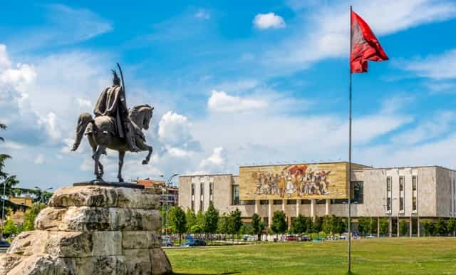 tirana walking tour