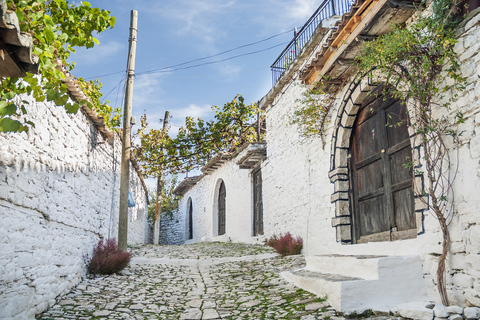 Von Tirana aus: Berat TagestourVon Tirana aus: Berat und die Belshi-Seen: Geführte Tour