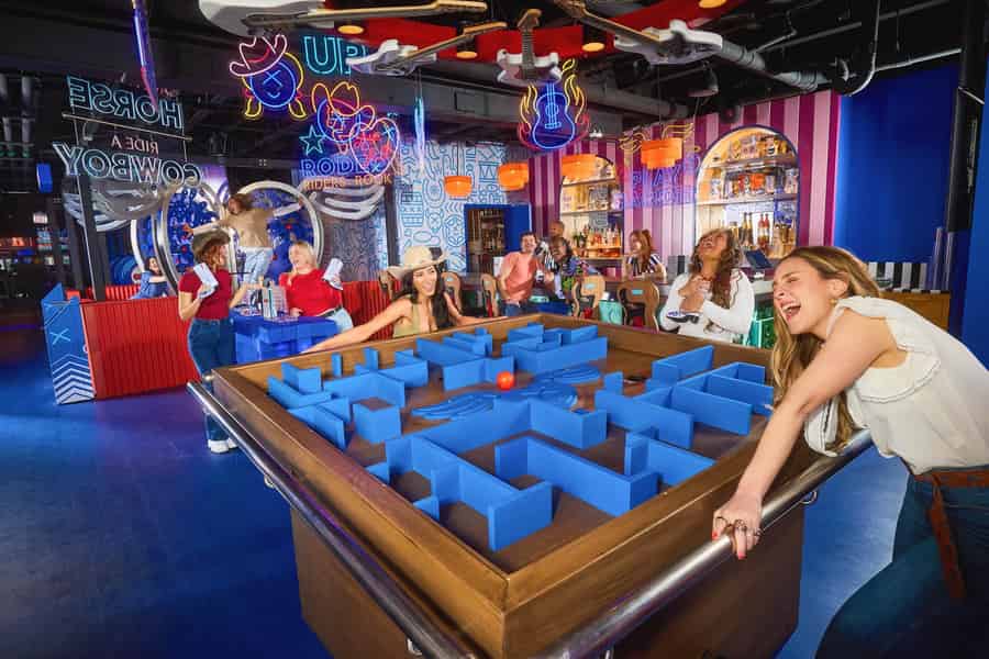 Nashville: Play Playground VIP Play Pass mit Getränk. Foto: GetYourGuide