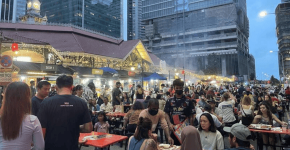 Signature Night Tour: Walk Through Marina with Food Tastings