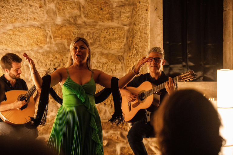 Oporto: espectáculo de fado en directo con copa de oporto