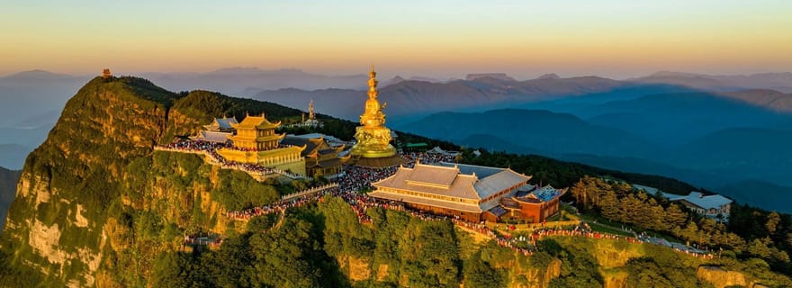 Mont Emei : Découvrez la beauté naturelle et la culture bouddhiste