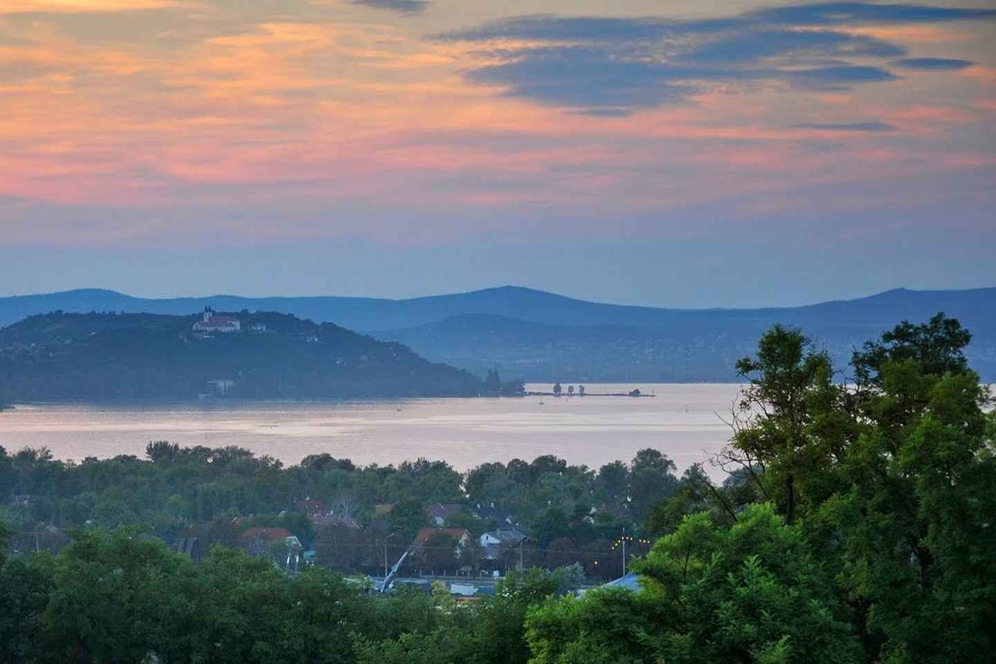 헝가리의 청록빛 바다: 발라톤 호수 프라이빗 투어