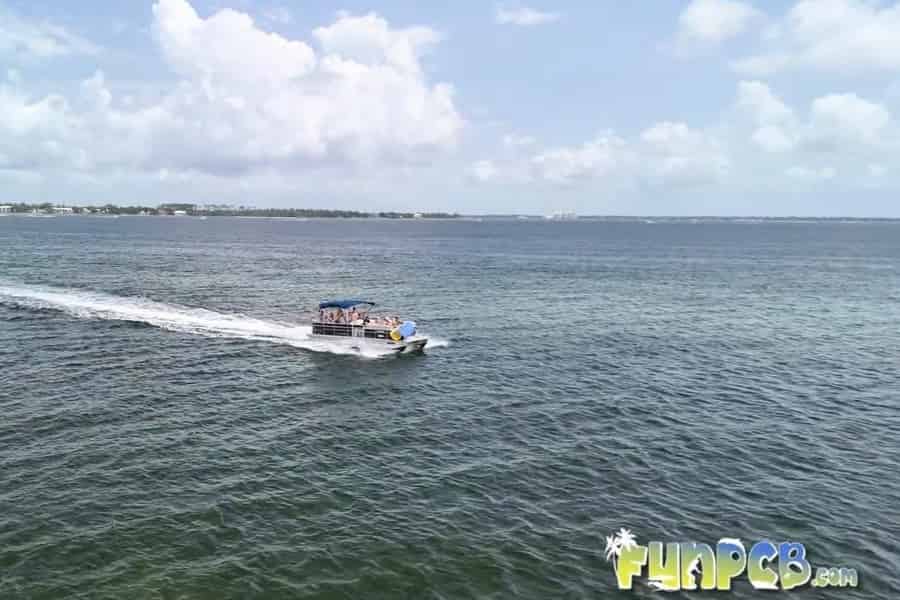 Panama City Beach: Halbtägiger Verleih eines Pontons. Foto: GetYourGuide