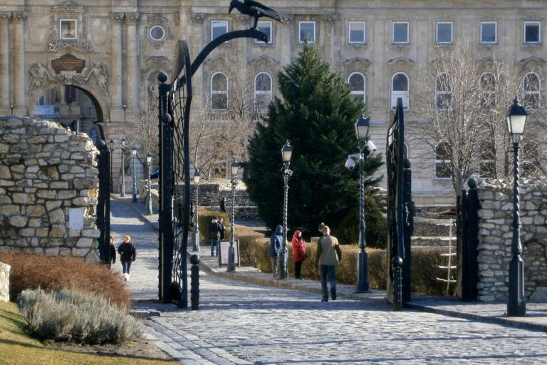 Budapest: Walking Tour of Buda Castle District