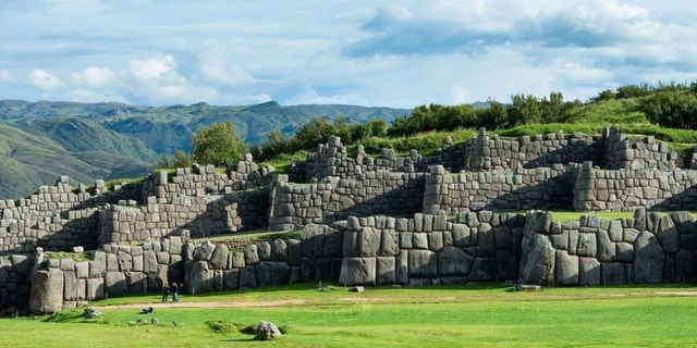 Leave in Sacsayhuaman