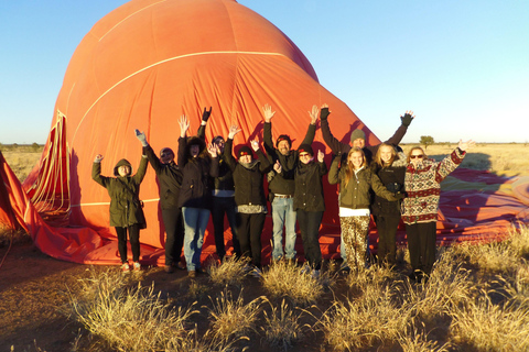 Alice Springs: Volo in mongolfiera di prima mattinaVolo in mongolfiera di 30 minuti da Alice Springs
