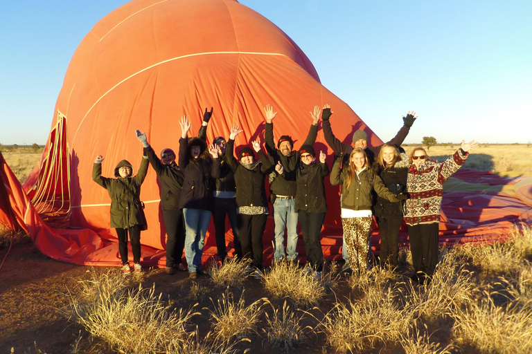 Alice Springs: Volo in mongolfiera di prima mattinaVolo in mongolfiera di 30 minuti da Alice Springs