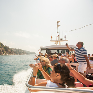From Barcelona: Costa Brava Day Tour with Boat Trip