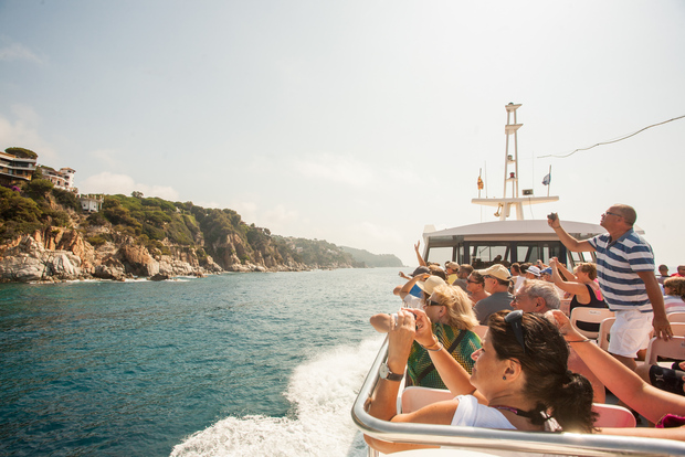 Da Barcellona: Tour di un giorno sulla Costa Brava con escursione in barca