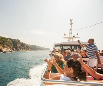 From Barcelona: Costa Brava Day Tour with Boat Trip