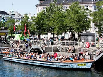 Kopenhagen: Kanaltour und Tivoli-Ticket ohne Anstehen Kopenhagen: Kanaltour und Tivoli-Ticket ohne Anstehen