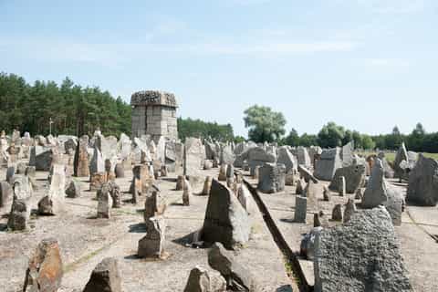 varsovie visite en petit groupe du camp dextermination de treblinka