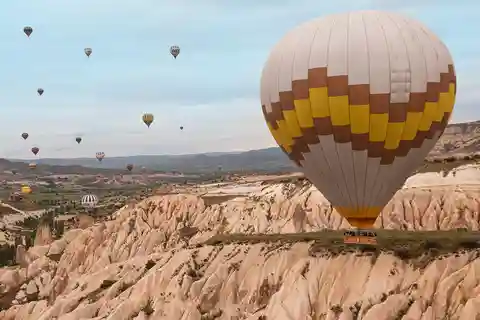 Göreme: Sunrise Hot Air Balloon Ride over Cappadocia
