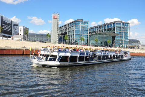 ベルリン：ボートに乗ってホップオンホップオフシティバスツアー
