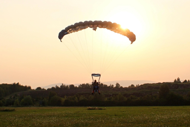 Prague : saut en parachute en tandem