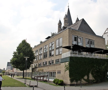 Cologne: Brewery Tour with Beer Tasting and Halven Hahn
