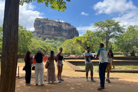 Visita VIP con todo incluido a Sigiriya, Dambulla y el Parque NacionalExcursión de lujo con todo incluido a la Roca del León de Sigiriya y al Parque Nacional
