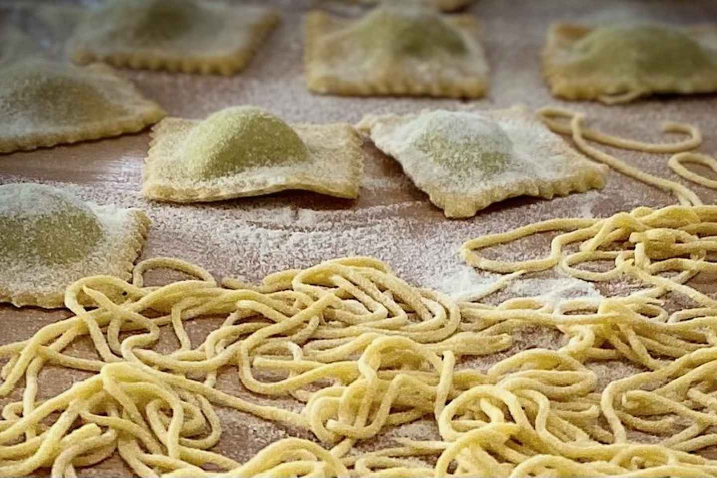 Matera: Matreiðslunámskeið & hádegismatur með víni í ólivuhólmi