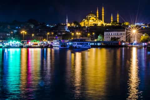 Istanbul: Bosphorus Boat Cruise with Dinner & Entertainment