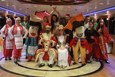 Istanbul: Bosphorus Boat Cruise with Dinner & Entertainment