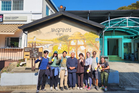 Busan: Caminhadas e degustação de vinho de arroz na vila escondida