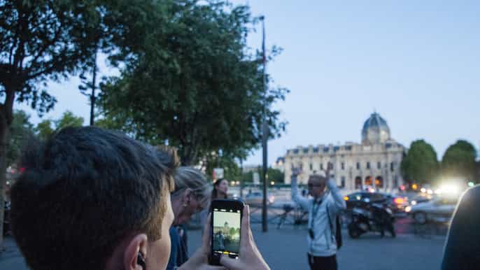 paris walking tour dark heart murder mysteries