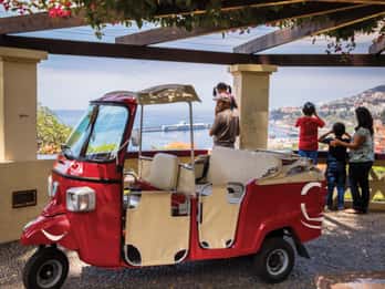 Funchal: Best Viewpoints Guided Tuk Tuk Tour