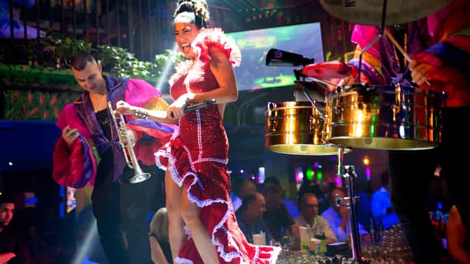 south beach sip savor and salsa lessons mojitos