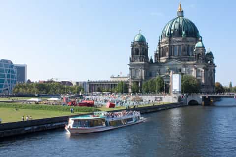 berlino crociera di 1 ora sulla sprea con torta e caffè
