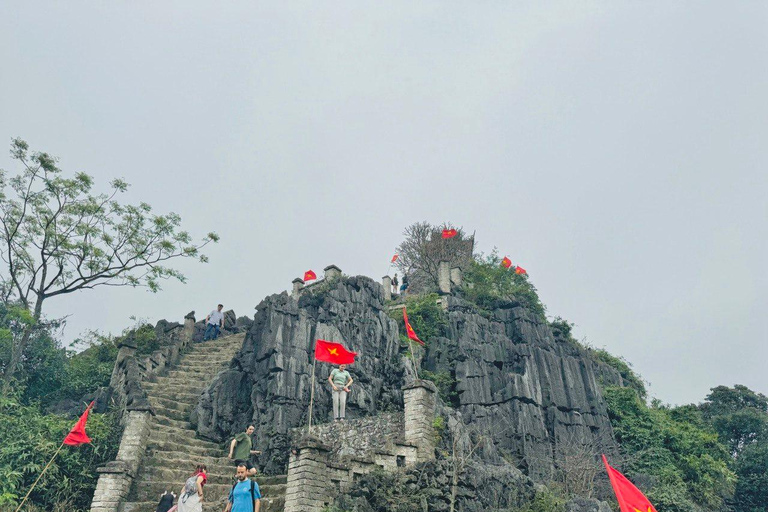 من نينه بينه: قارب ترانج آن وكهف موا وهوا لو وبيتش دونغ