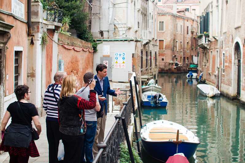 Venecia: Tour a pie en grupo reducido y paseo en góndola