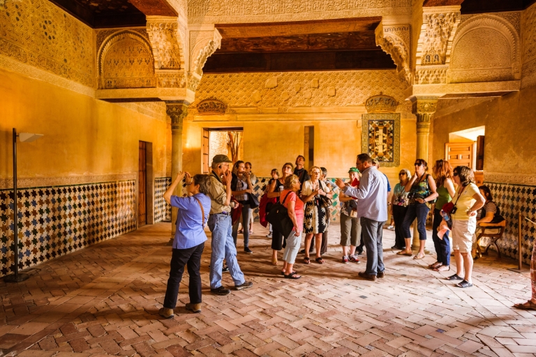 Ab der Costa del Sol: Granada, Alhambra & Generalife-GärtenAb Marbella: Tour auf Englisch