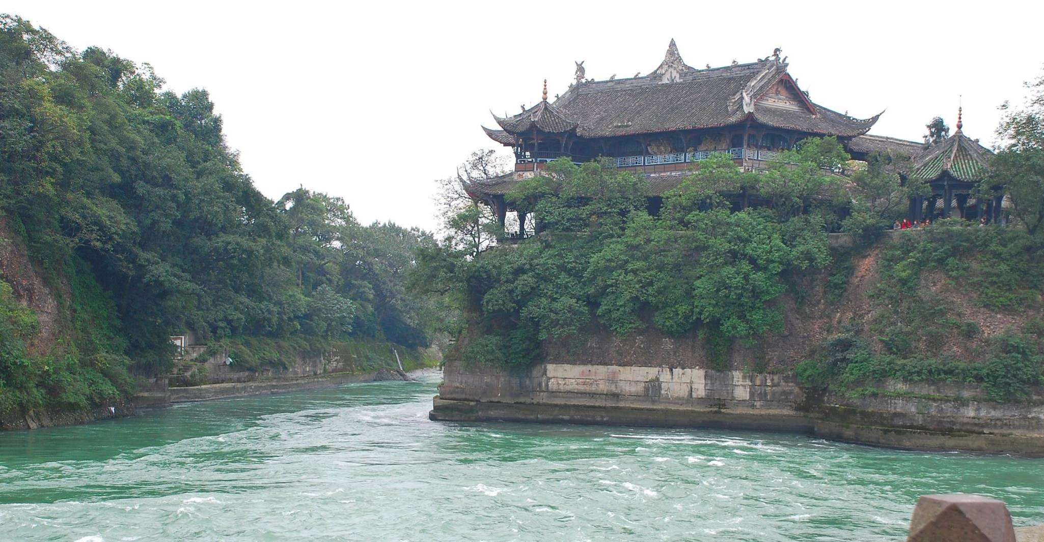 Tour del sistema di irrigazione del Monte Qingcheng e Dujiangyan di 1 giorno - Hizvo