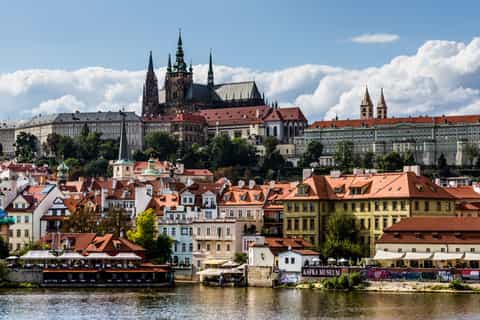Best of Prague: Castle, Jewish Quarter, Cruise & Lunch
