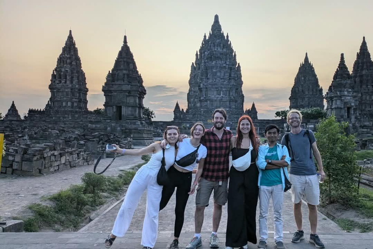 Yogyakarta: Borobudur climb-up guarantee & Prambanan temple Sharing: Borobudur climb-up guarantee & Prambanan temple