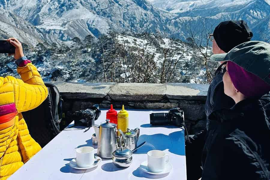 Entdecke den Mount Everest und die Everest-Region an einem einzigen Tag. Foto: GetYourGuide Entdecke den Mount Everest und die Everest-Region an einem einzigen Tag. Foto: GetYourGuide