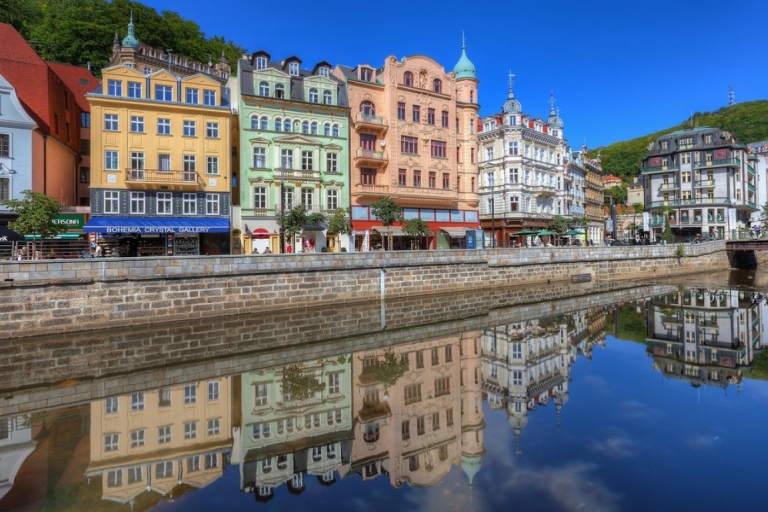 From Prague: Full-Day Tour to Karlovy Vary Tour in French