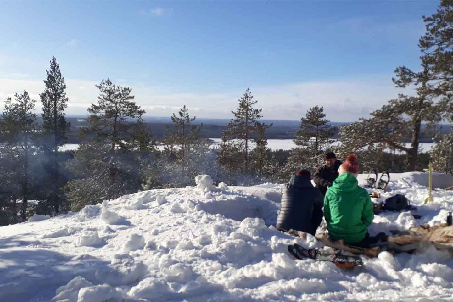 Luleå: snowshoeing in pristine nature with an expert guide!