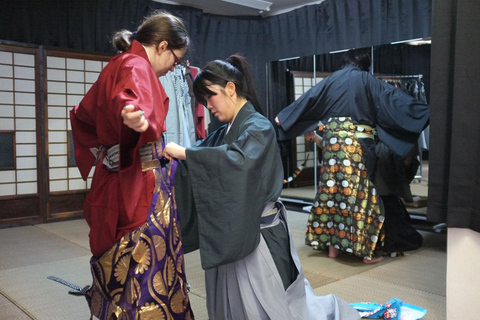 Nagano: tour del Tempio Zenkoji e esperienza da samuraiNagano: tour del tempio Zenkoji ed esperienza samurai