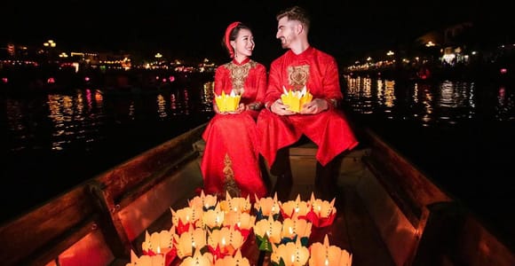 Hoi An: Hoai River Boat Trip by Night with Release Lantern
