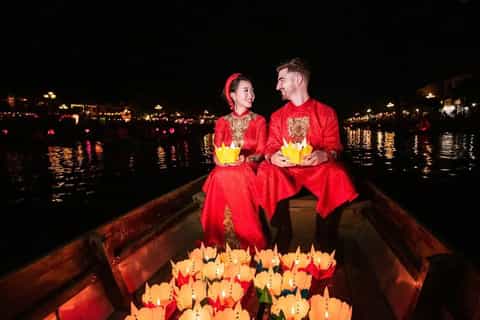 Hoi An: Hoai River Boat Trip by Night with Lantern Release - Image 3