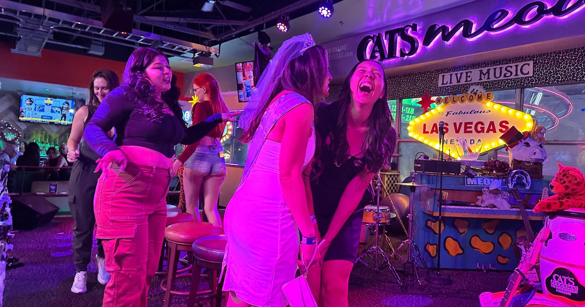 Downtown Las Vegas Bar Crawl on Fremont St. GetYourGuide