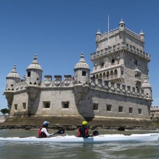 Tour guidato in kayak alla scoperta della costa di Lisbona