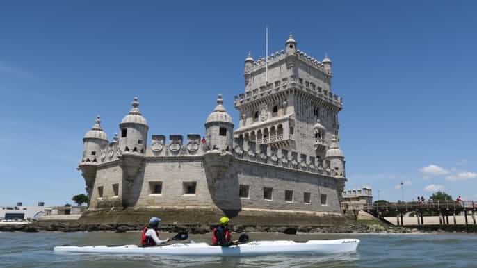 passeio guiado de caiaque pela costa de lisboa