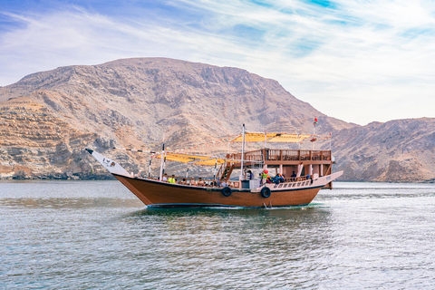 Trasferimento da Dubai a Khasab con crociera di un&#039;intera giornata in dhow e pranzoTrasferimento da Dubai a Khasab con crociera di un giorno intero in dhow e pranzo