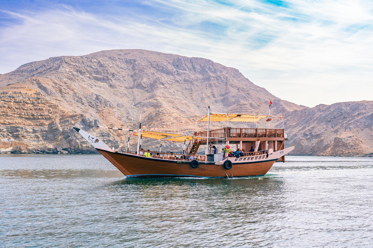 Trasferimento da Dubai a Khasab con crociera di un&#039;intera giornata in dhow e pranzoTrasferimento da Dubai a Khasab con crociera di un giorno intero in dhow e pranzo